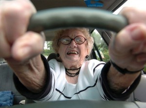 бабушка за рулем