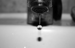 капающий кран