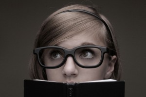 девушка в очках